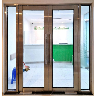 Cửa kính chống cháy khung inox.
